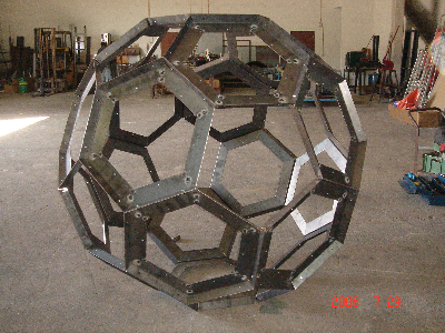 EXECUÇÃO DE BOLA PARA DECORAÇÃO (BASE METÁLICA)